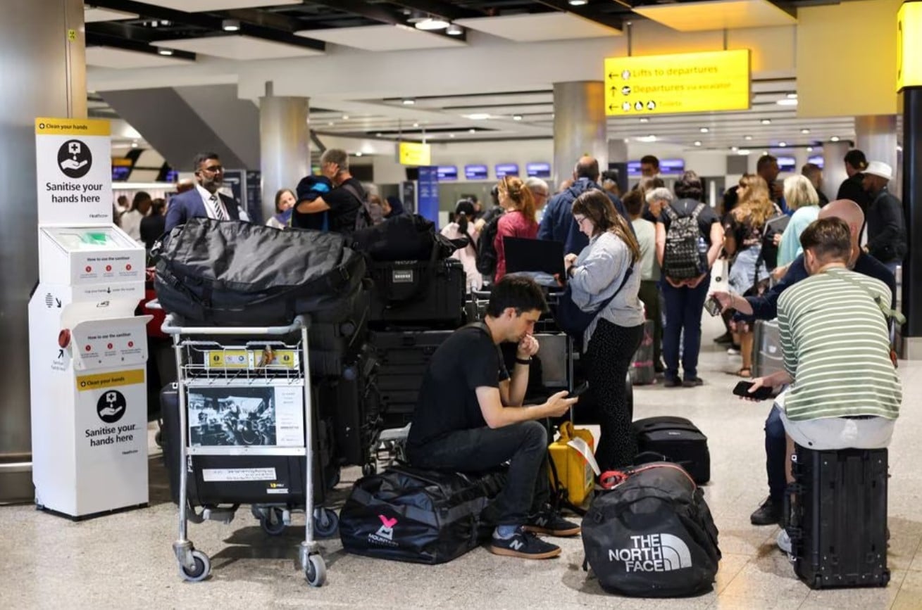 image Airline executives call for new UK rules on passenger compensation