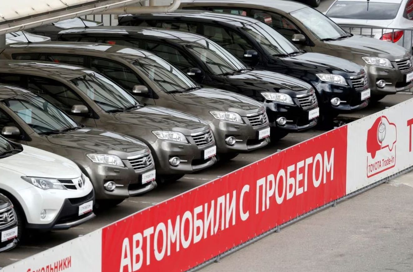 image Japan puts the brakes on lucrative used-car trade with Russia
