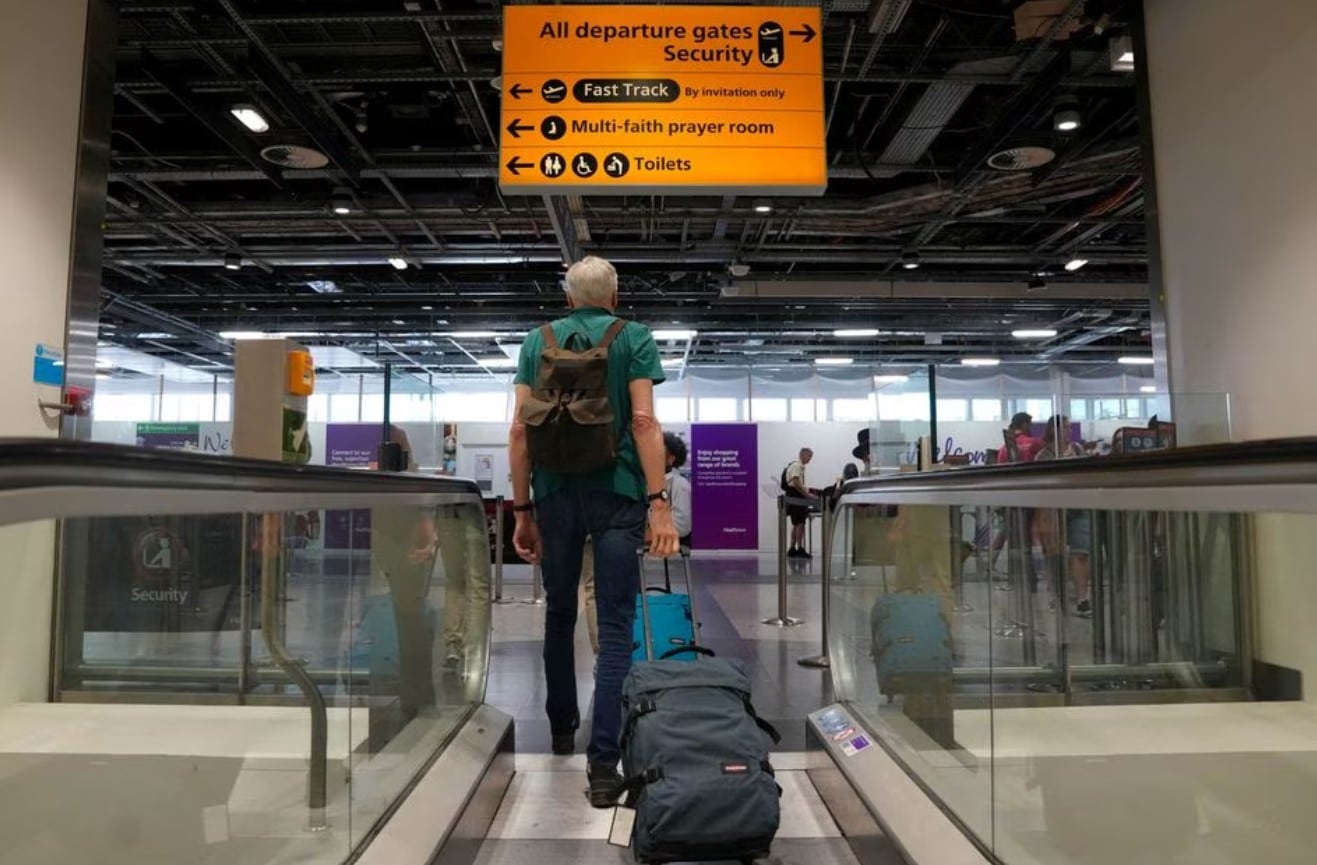 image UK&#8217;s Heathrow hikes passenger forecast as losses shrink