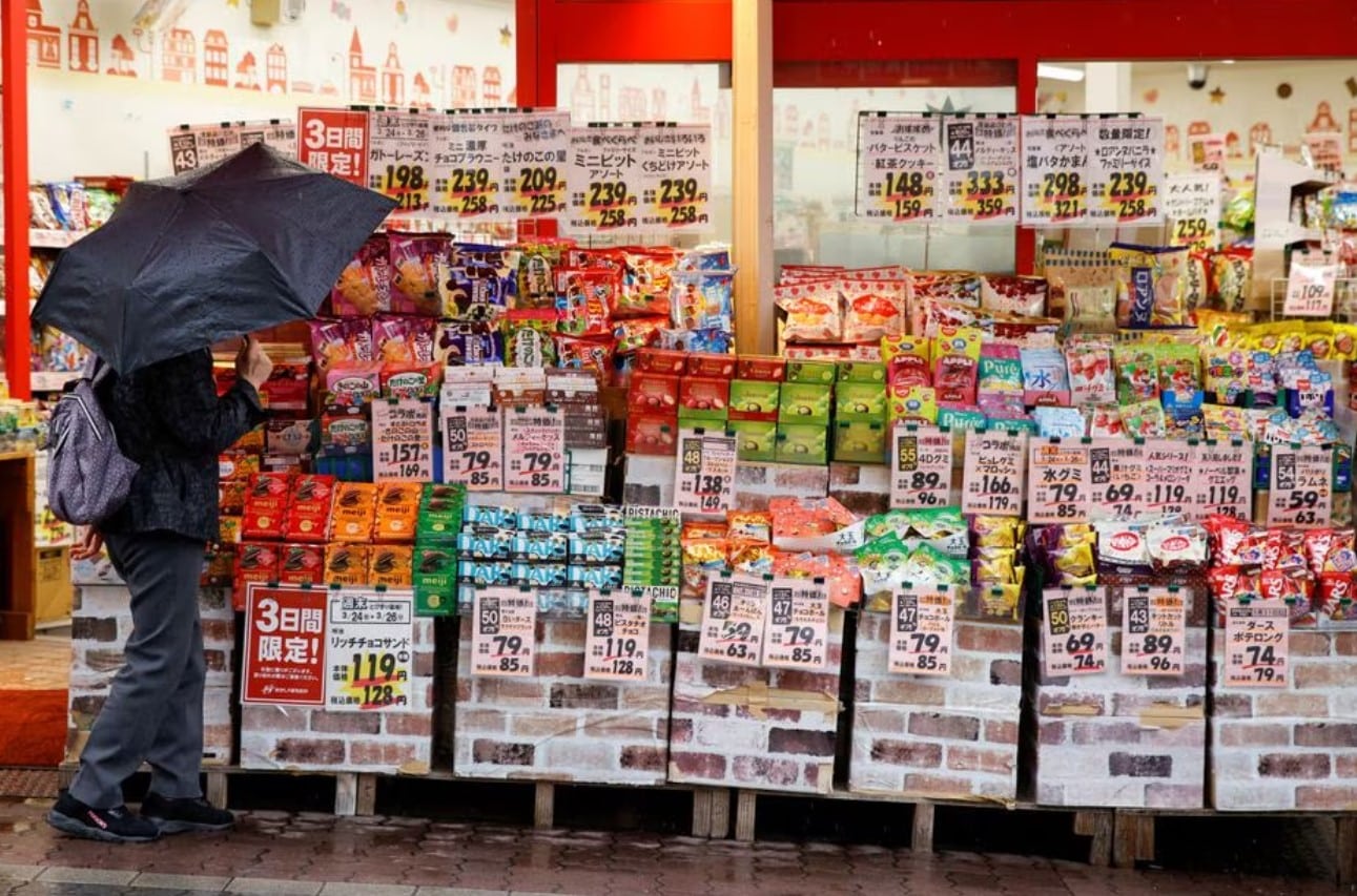 image Japan unveils $113-billion package to cushion inflation
