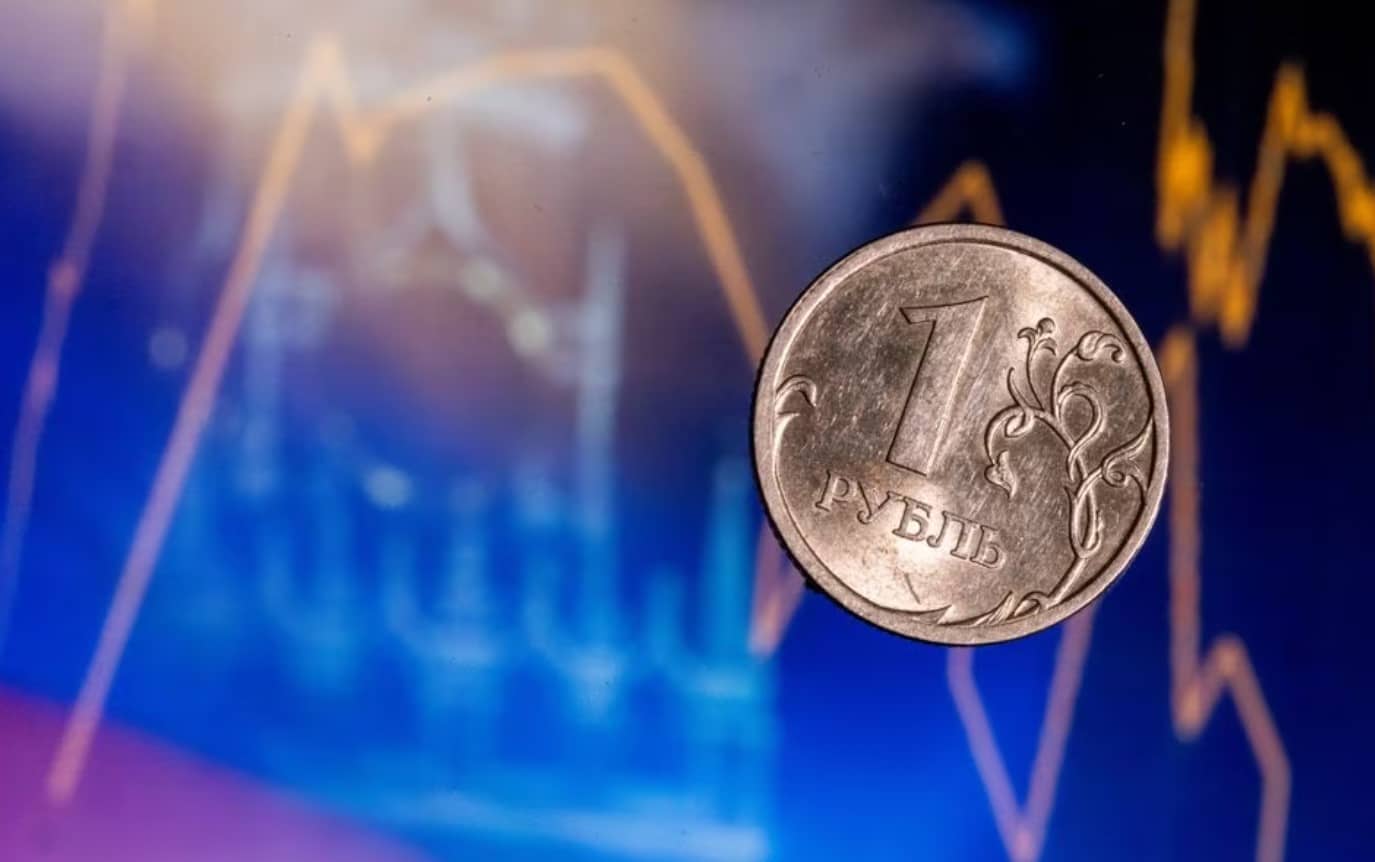 image Rouble recovers slightly after slide past 100 vs dollar