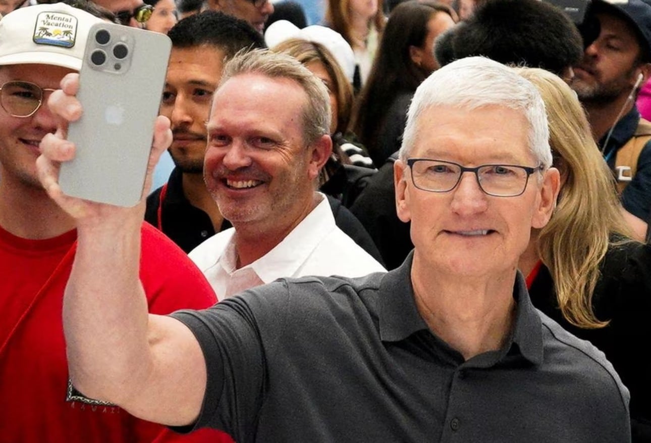 image Apple CEO Tim Cook makes $41 mln from biggest stock sale in two years