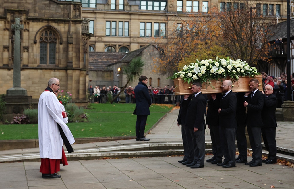 image Football world says goodbye to Charlton at funeral
