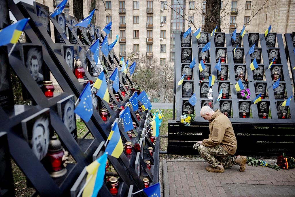 image Ukraine marks decade since pro-West revolution