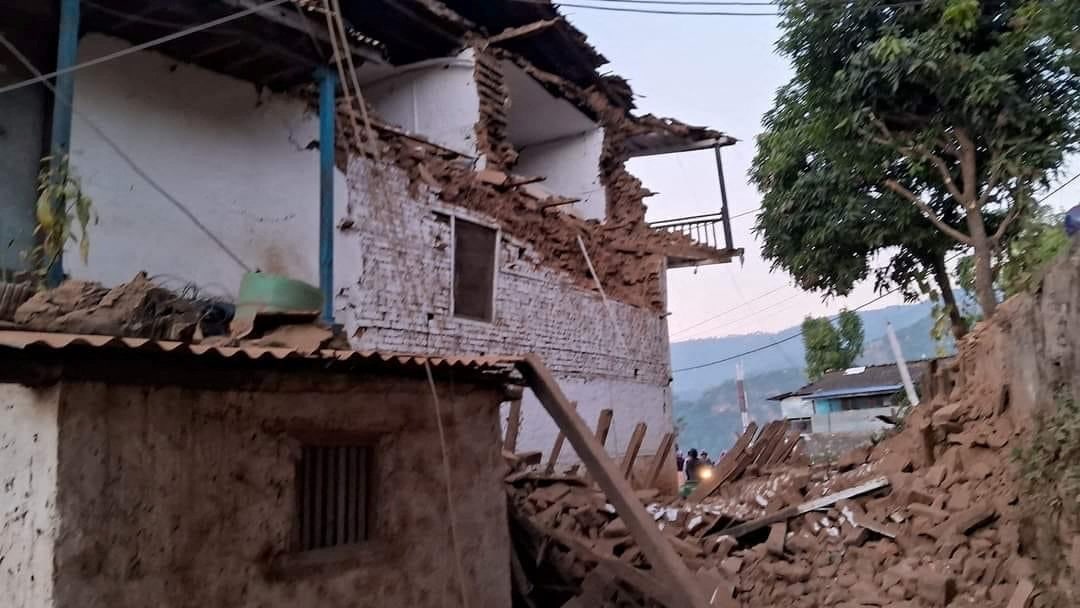 Rescuers Struggle To Find Nepal Quake Survivors As Deaths Reach 157 Trendradars