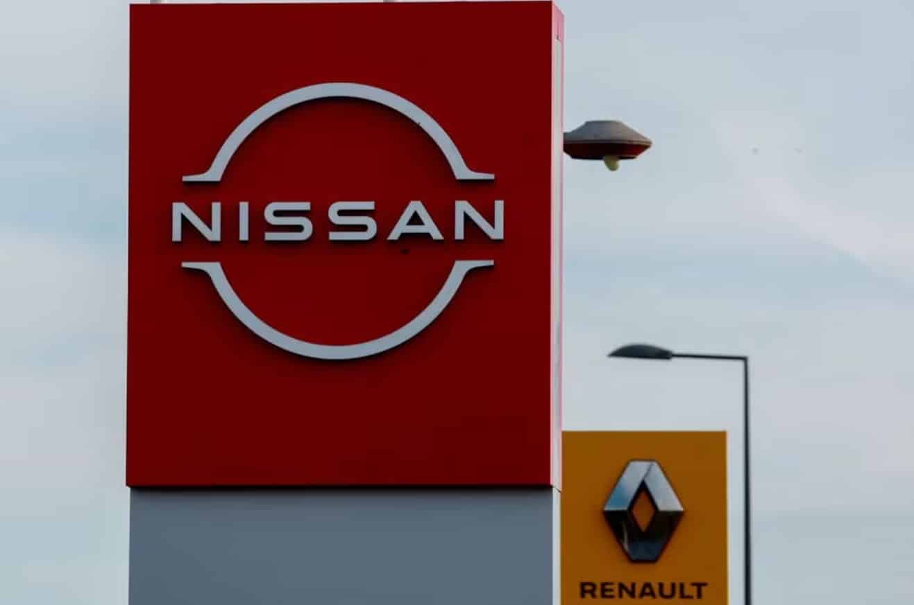 image Renault cuts Nissan stake to 15 per cent after transferring shares to trust