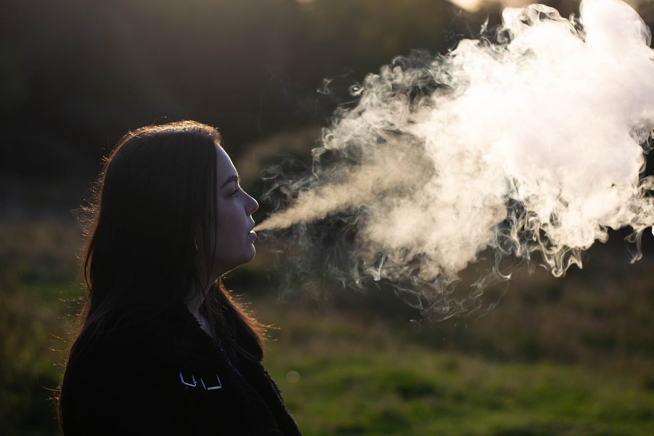 image Australia begins crackdown on vaping, to ban import of disposable vapes in January