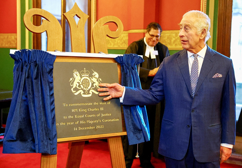 image God save the King&#8217;s hands: Charles makes &#8216;sausage fingers&#8217; joke