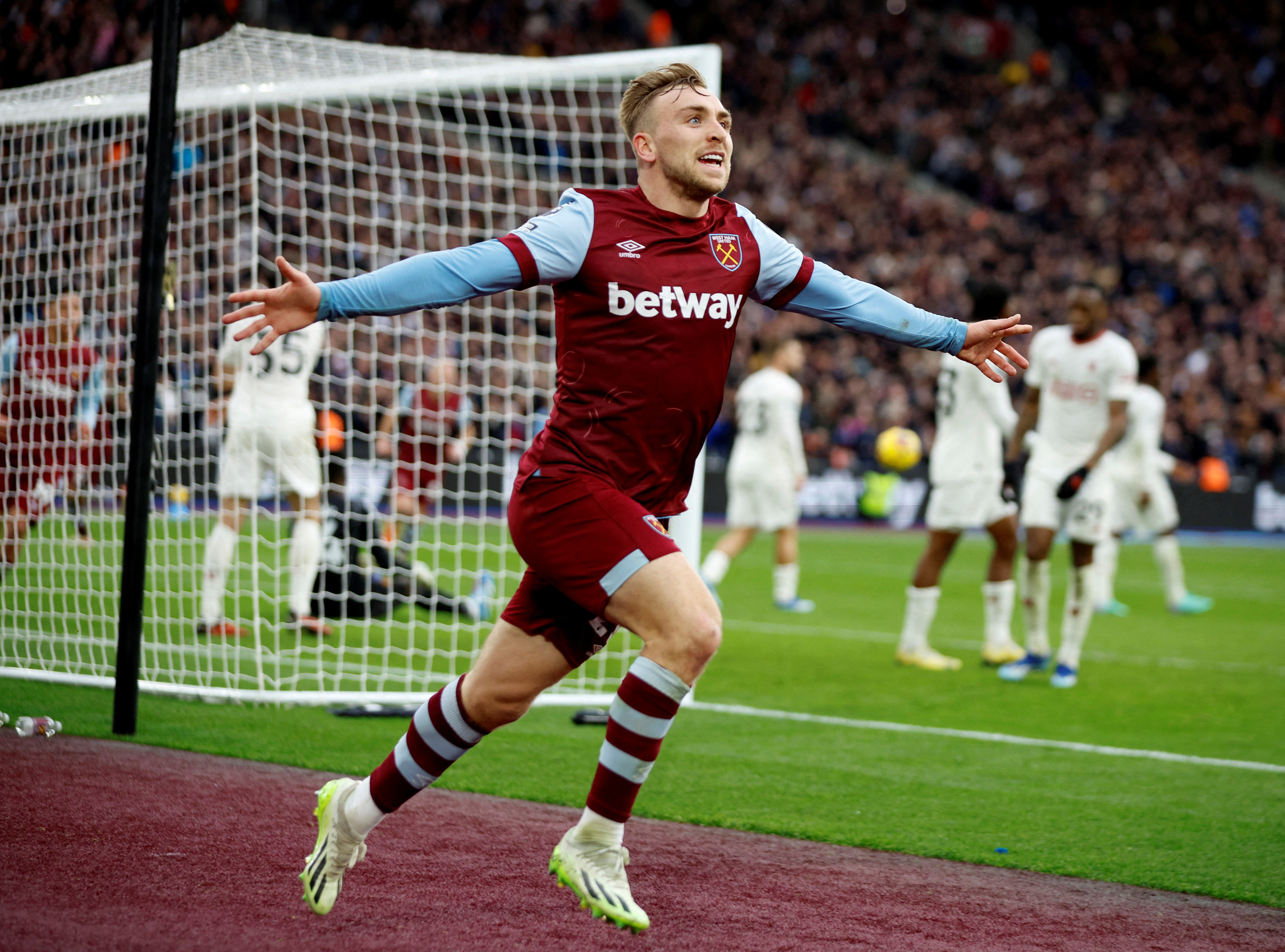 image West Ham leapfrog Man Utd with 2-0 win