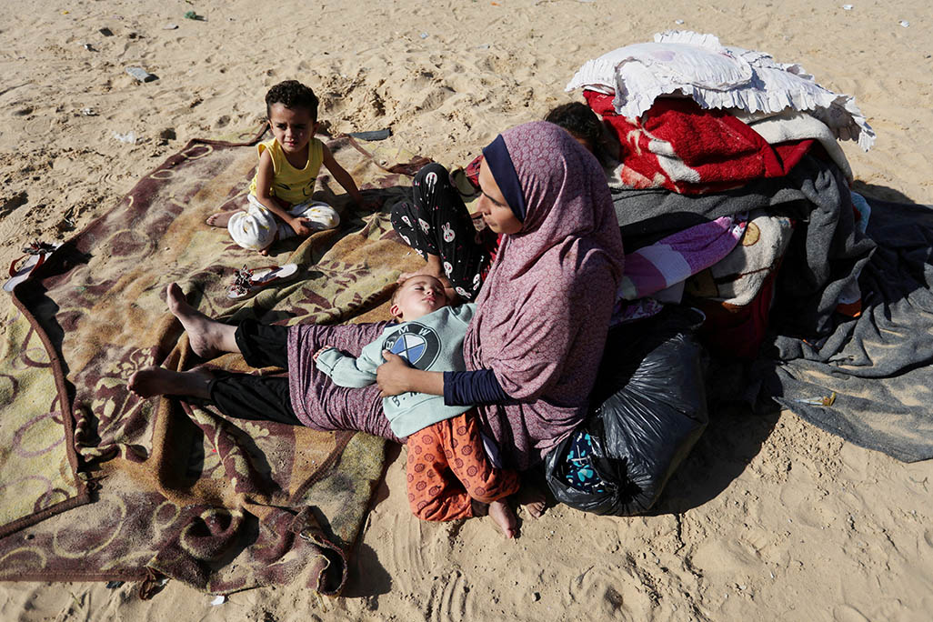image Israel battles Hamas in southern Gaza, humanitarian concerns grow
