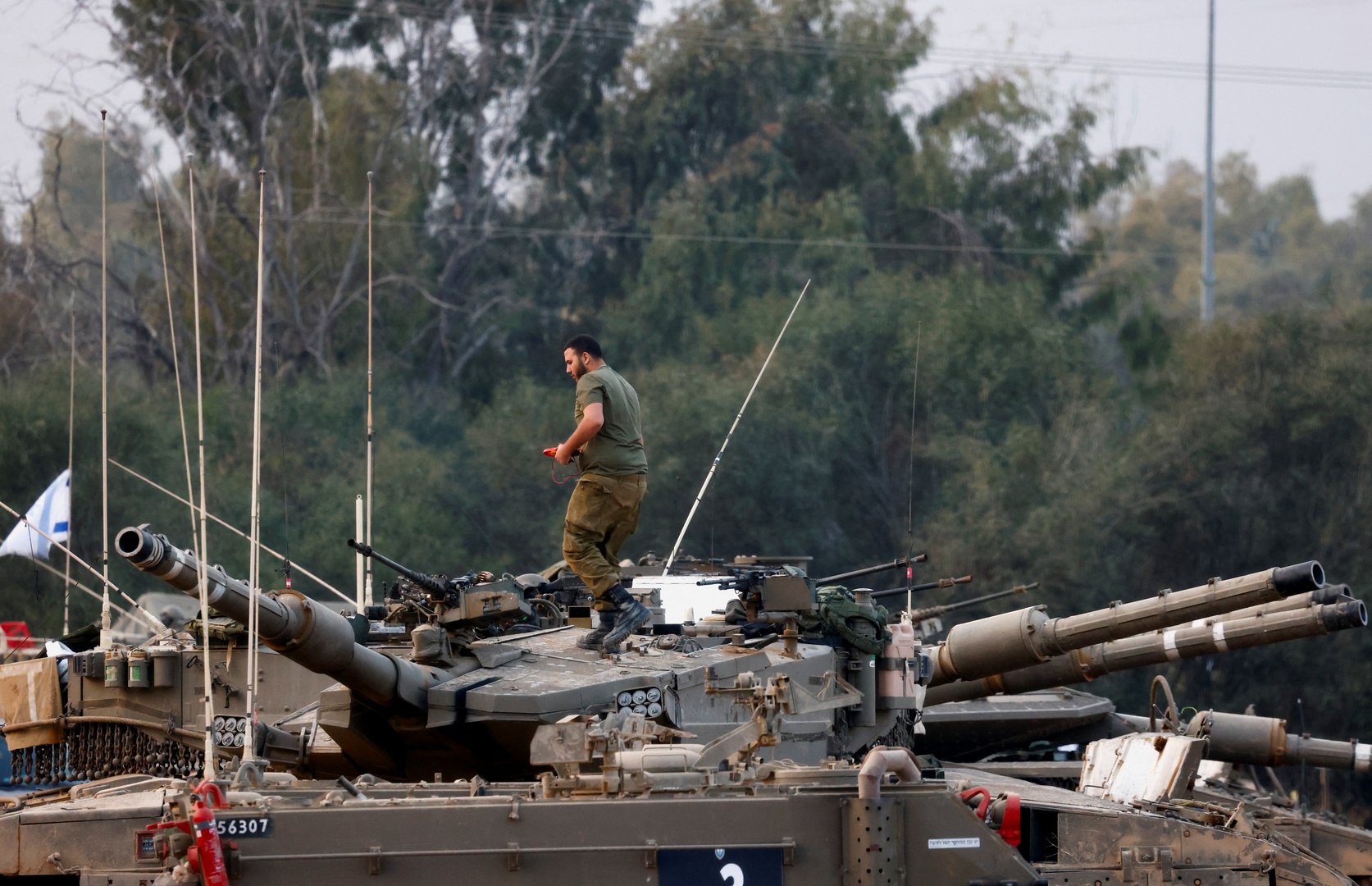 image Israel&#8217;s aircraft, tanks step up strikes as it plans to reduce troops