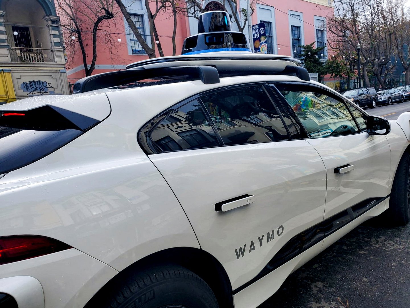 image Waymo seeks to expand driverless service to Los Angeles