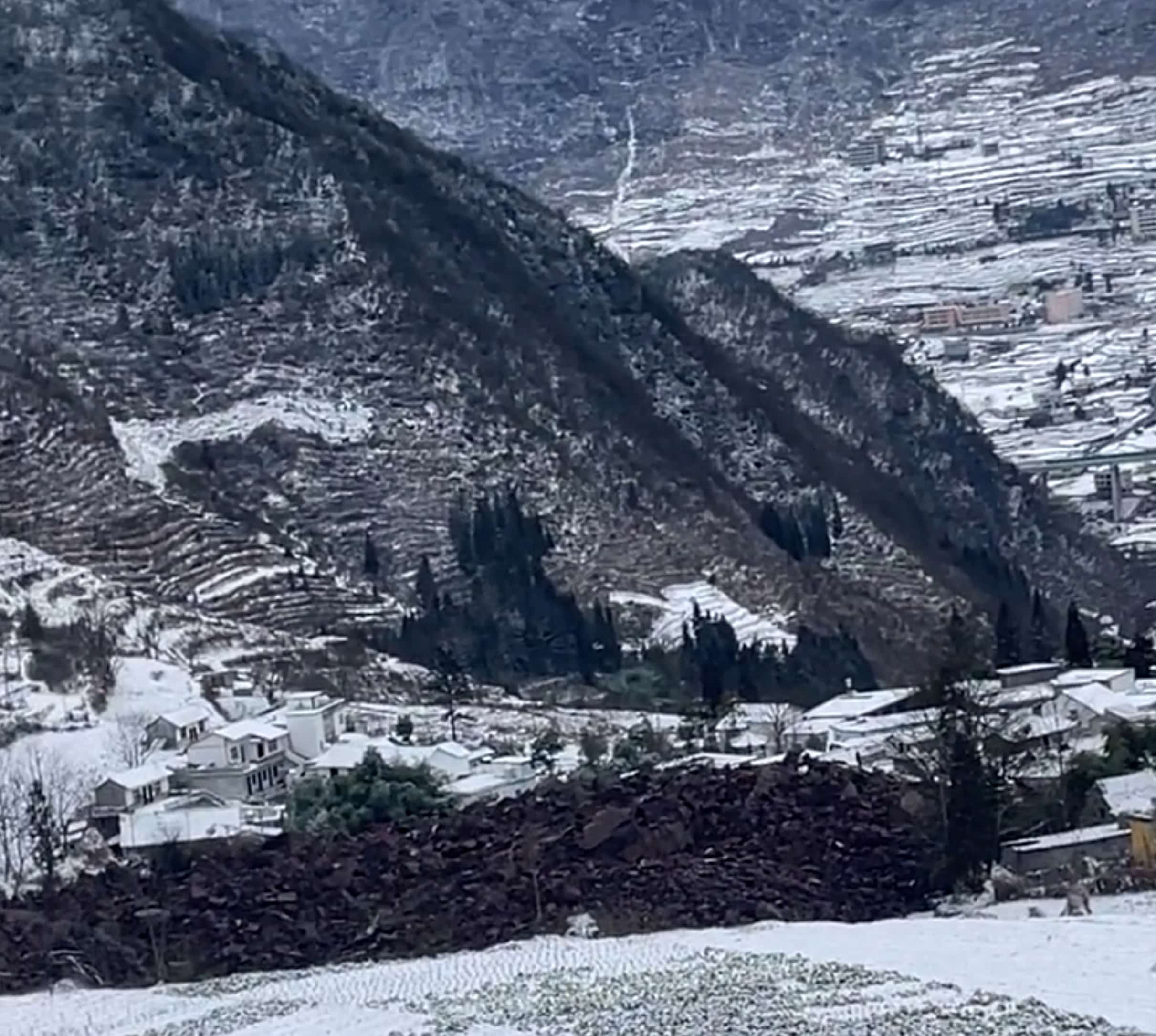 image Dozens missing in southwest China landslide amid freezing temperatures