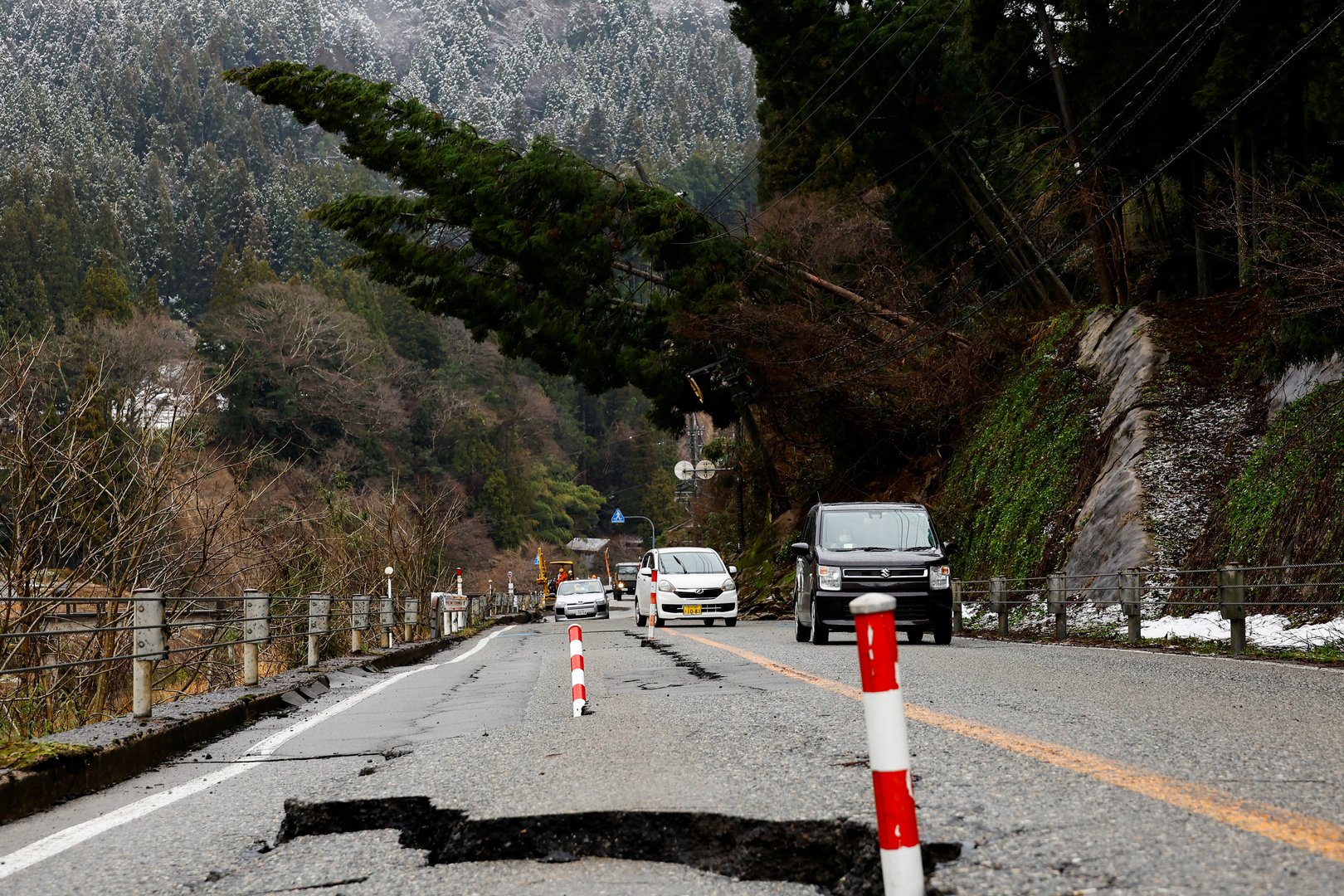 image Japan premier vows &#8220;ceaseless&#8221; aid as snow hampers quake relief