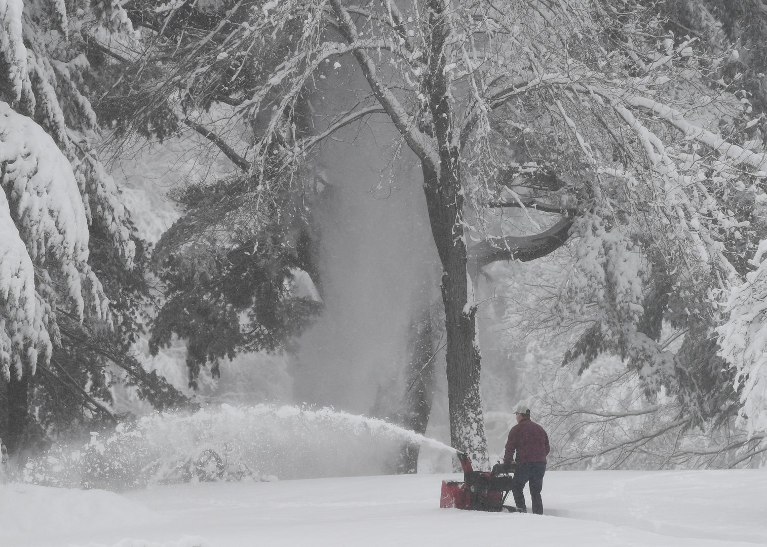 image Winter storm strikes US Midwest, leave thousands without power