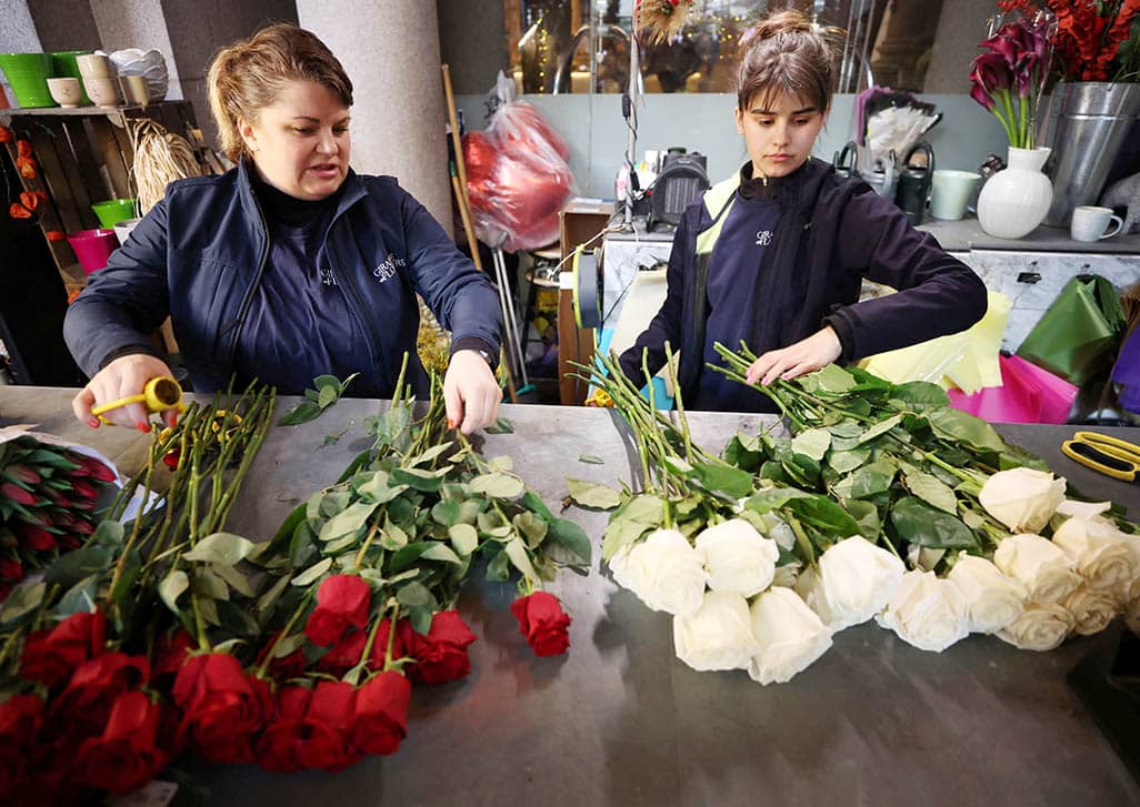 Brexit red tape puts Valentine's Day thorn in UK flower trade | Cyprus Mail