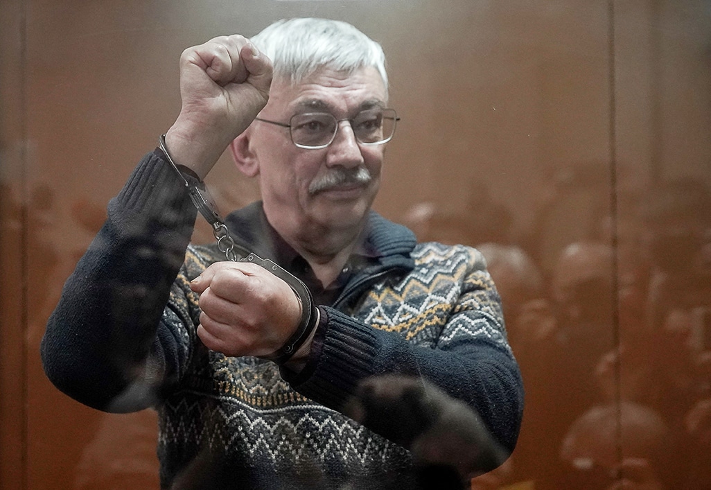 image Russia jails rights campaigner from Nobel prize-winning group