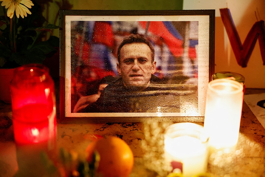 cover Navalny to be buried on Friday