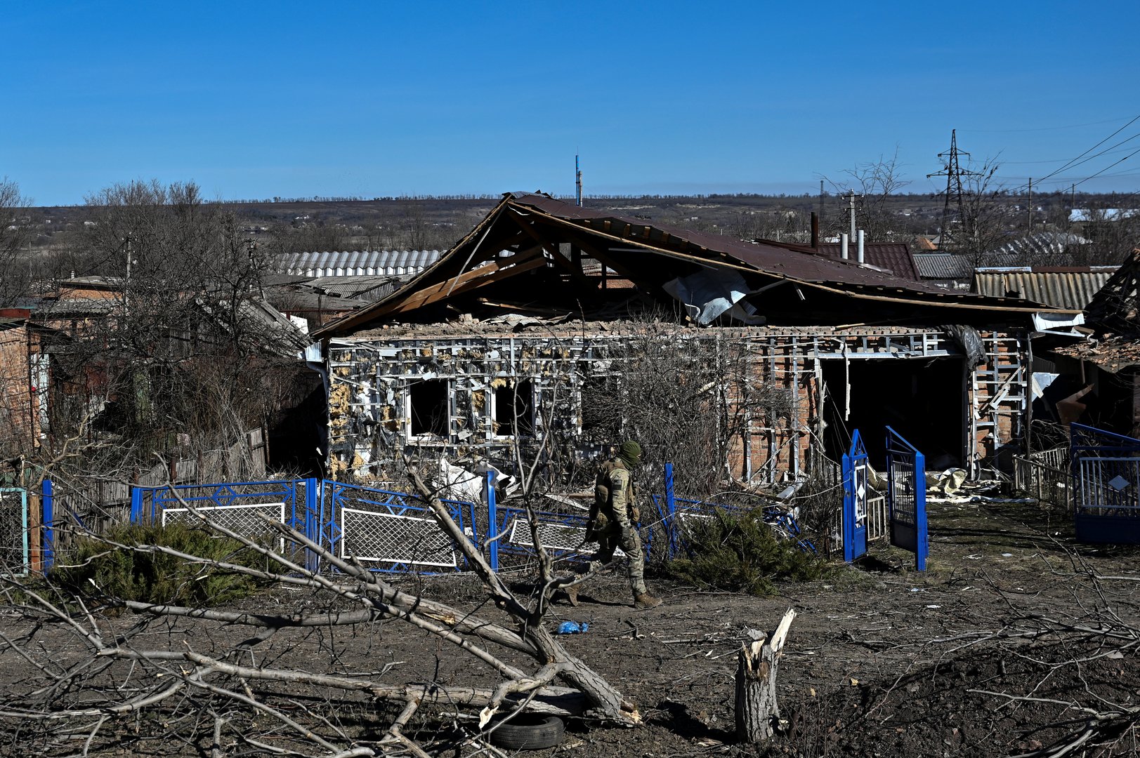 image Residents of Ukraine&#8217;s Orikhiv try to survive in the ruins