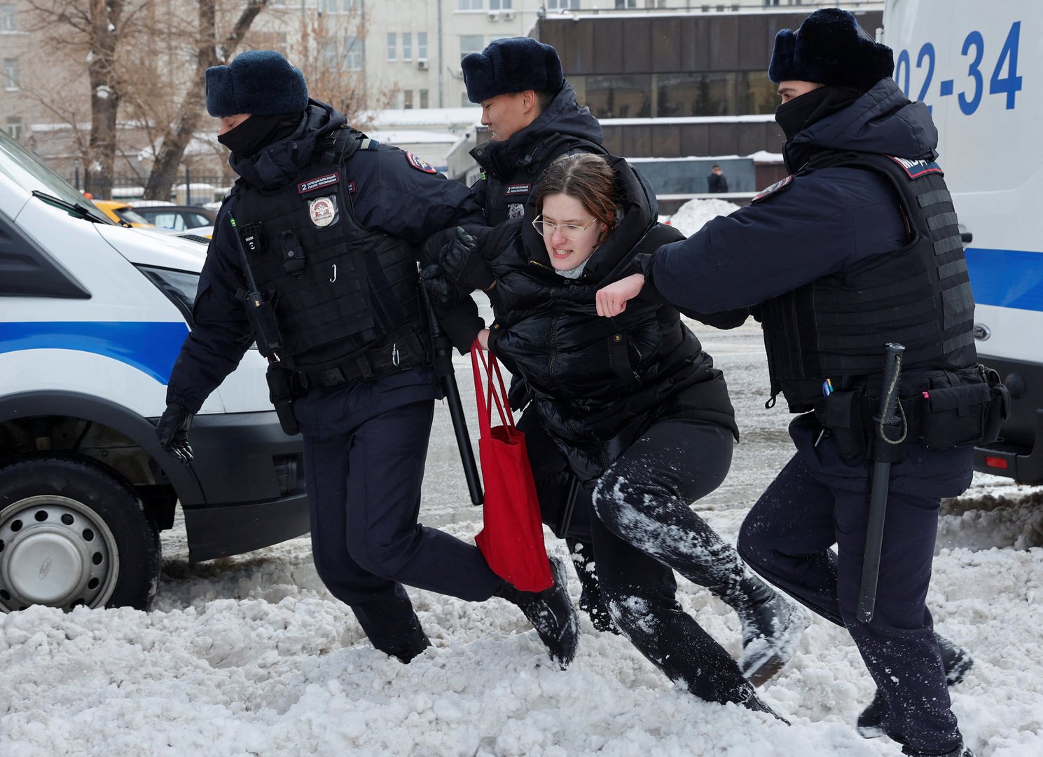 image At least 340 people detained in Russia at events in memory of Navalny (Update 2)