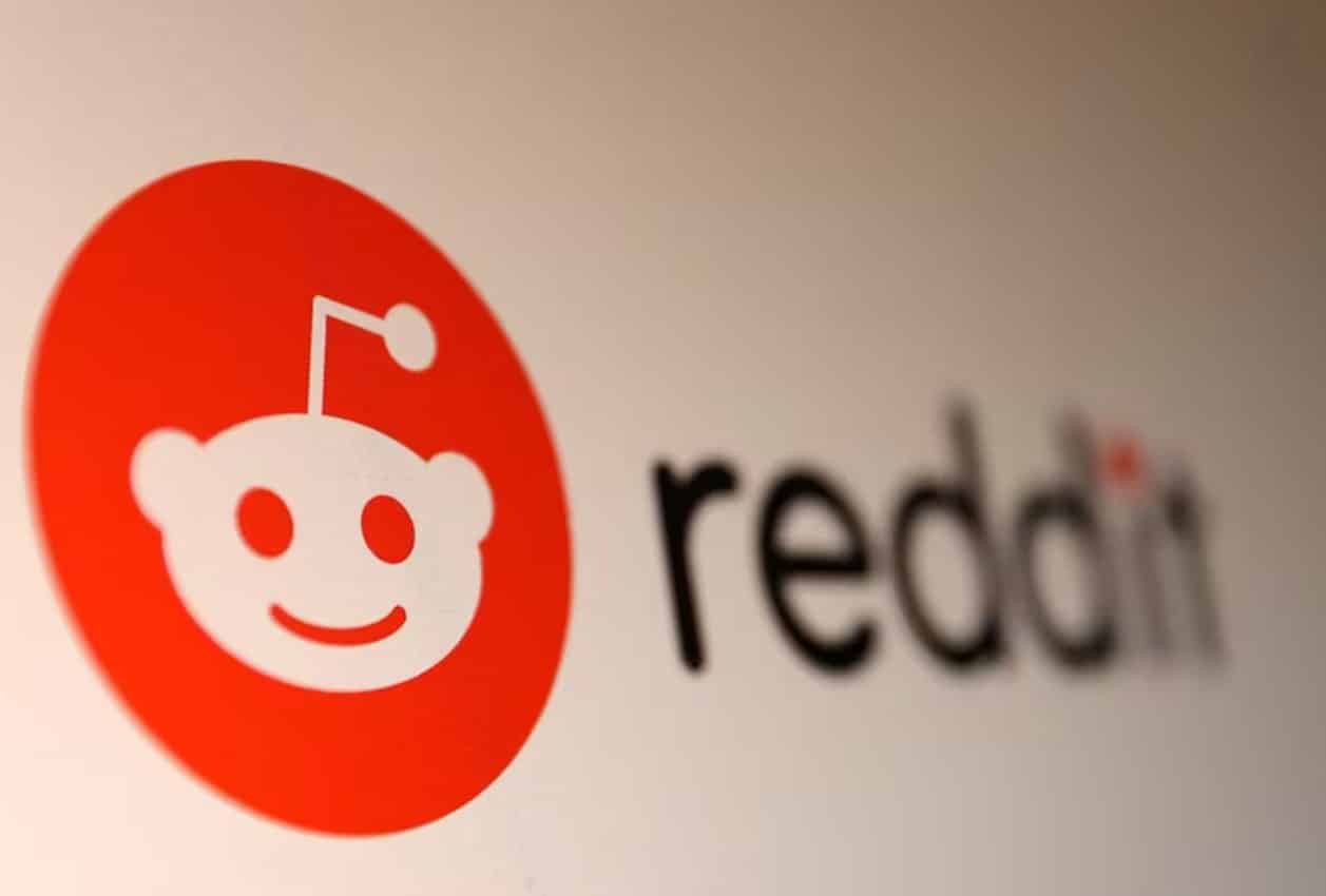 cover Reddit to license content to Google for AI training