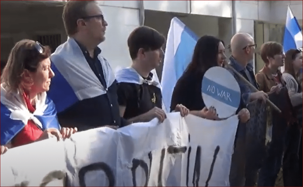 image Anti-war Russians protest in Nicosia (video)