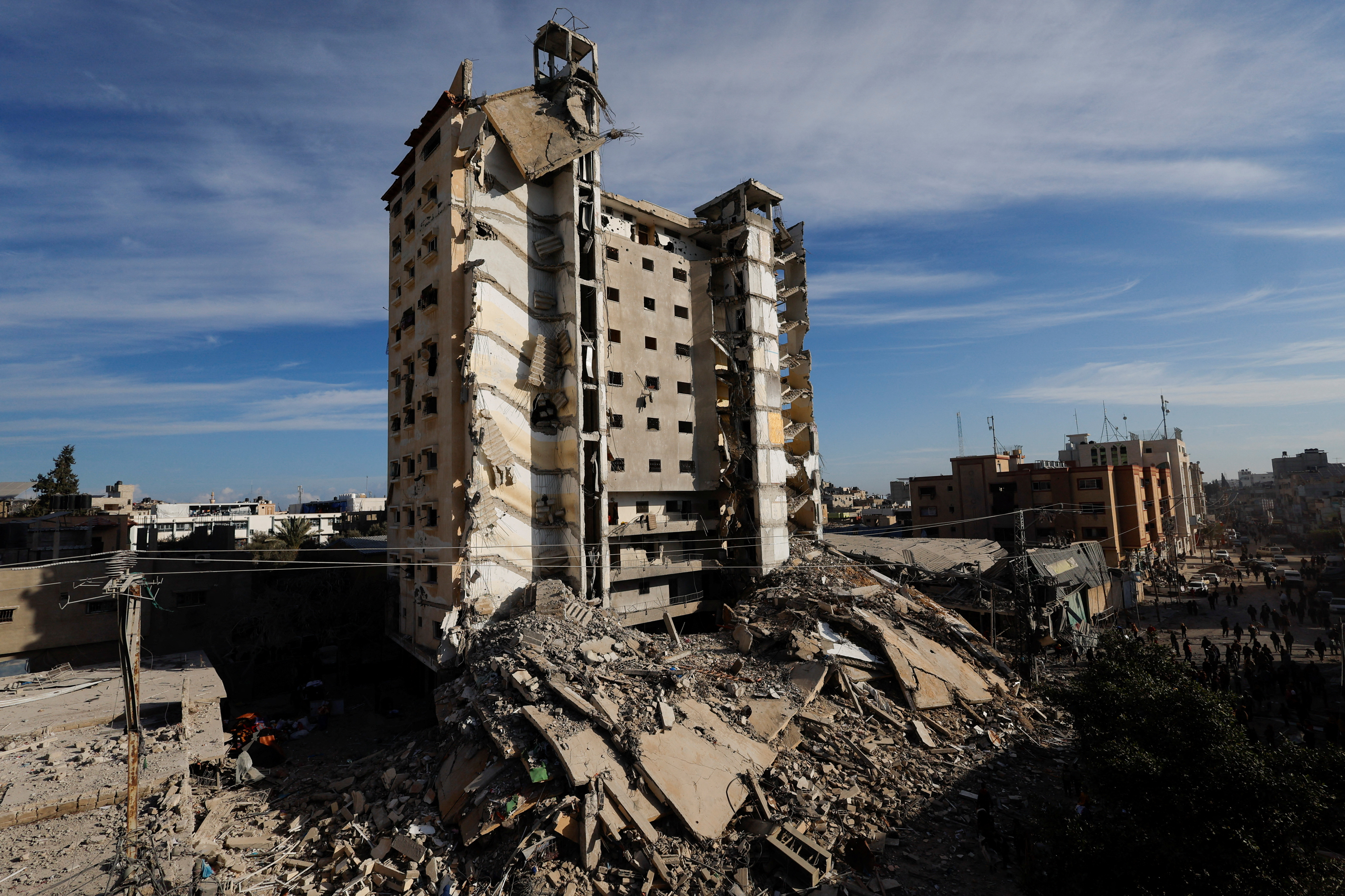 image Israel strikes landmark residential tower in southern Rafah as truce talks stall (Updated)