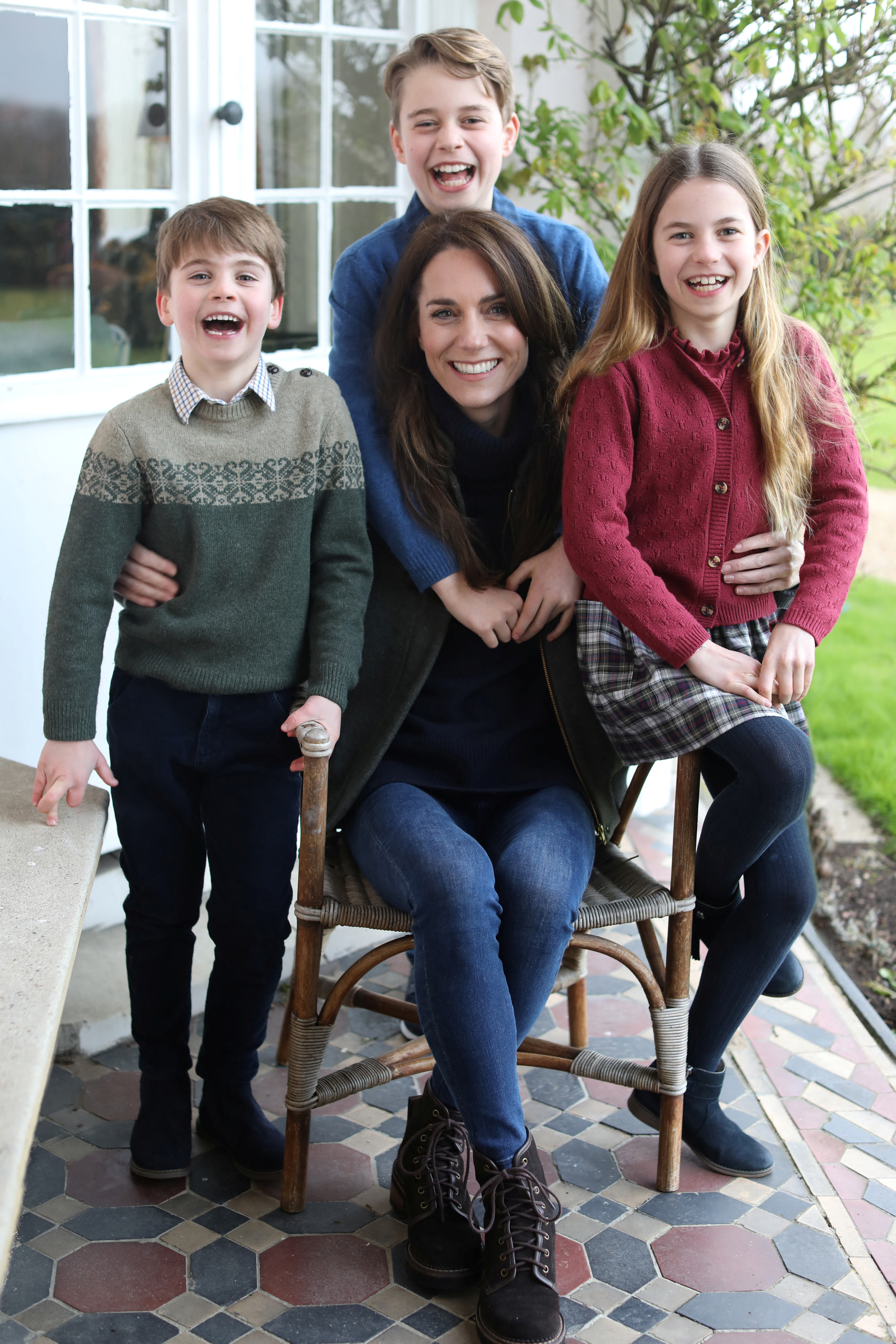 image Kate, UK&#8217;s Princess of Wales, issues first message since undergoing surgery