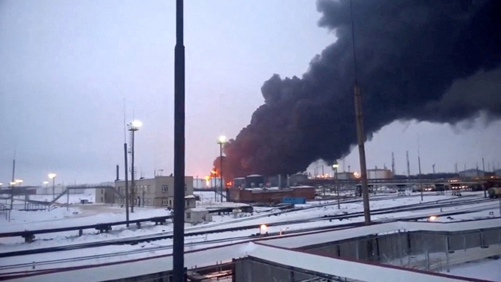 image Ukrainian drones damage Russian oil refineries in second day of attacks