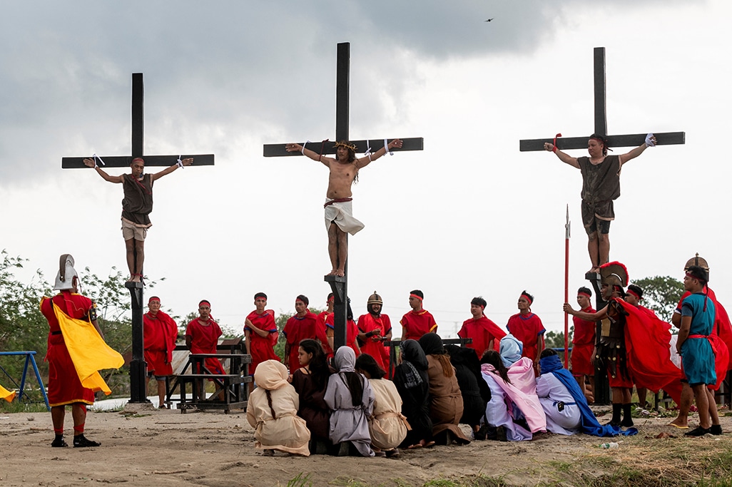 image Philippines&#8217; Catholic devotees nailed to crosses to re-enact crucifixion