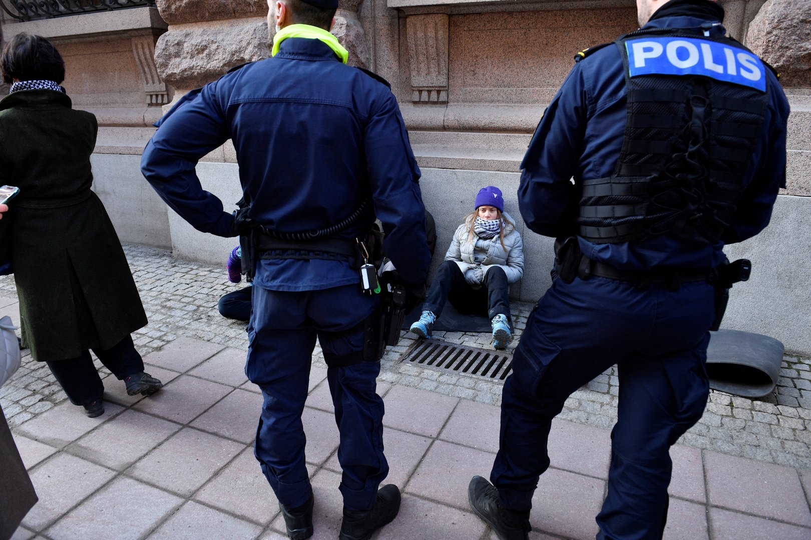 image Police remove Greta Thunberg from blocking Swedish parliament