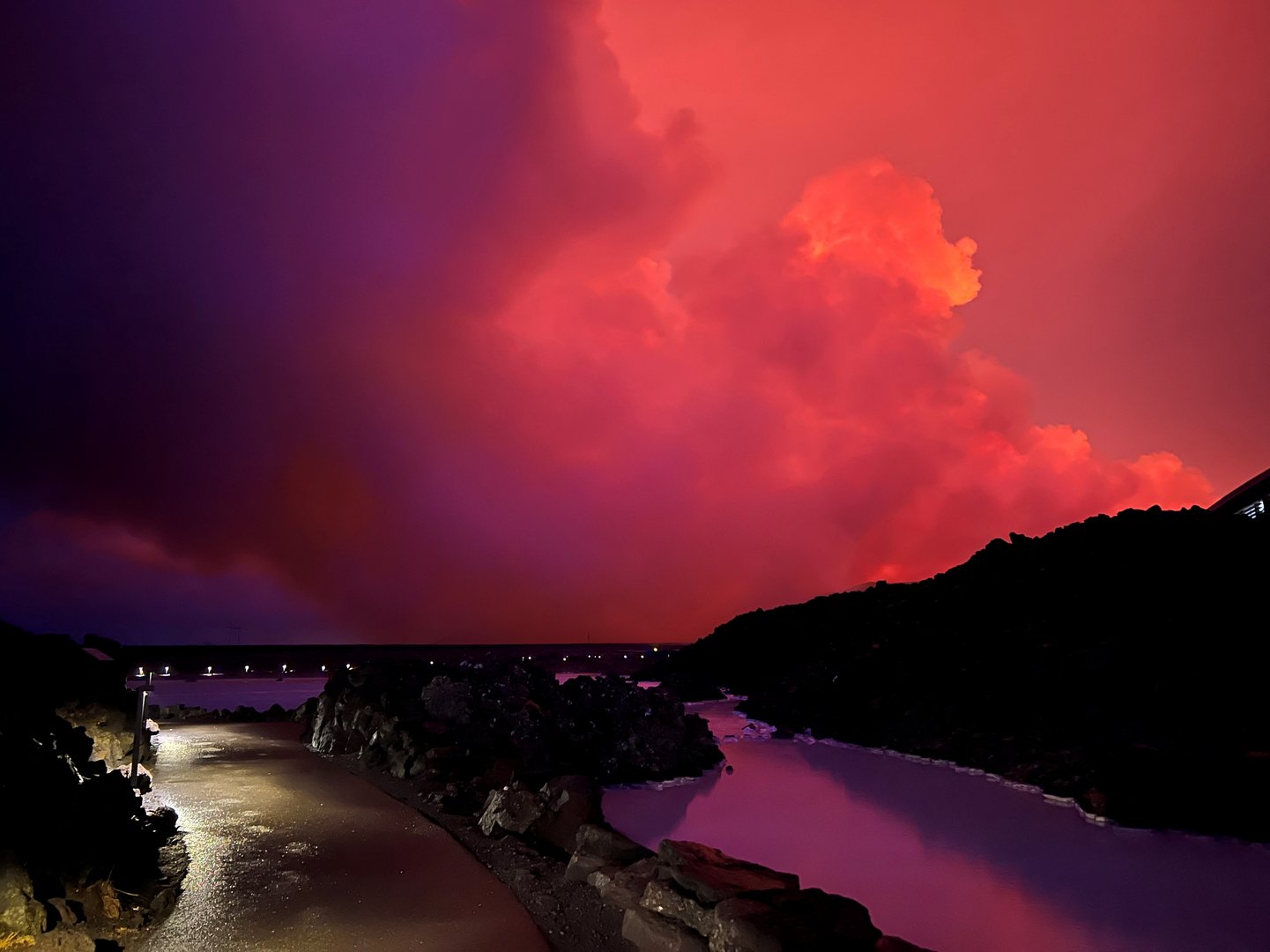 image Iceland lava flows slow after fourth eruption since December