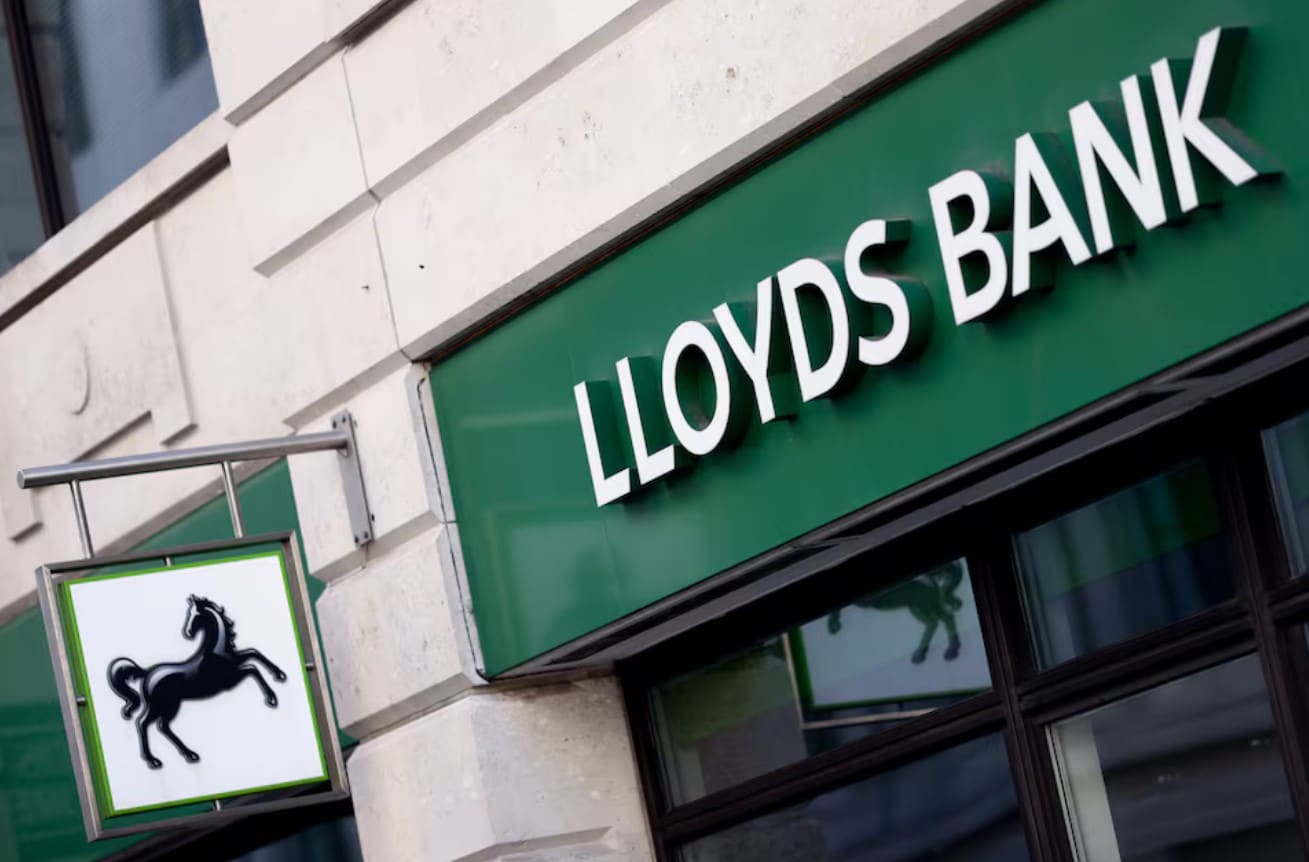 image UK businesses trim hiring and pay plans, Lloyds says