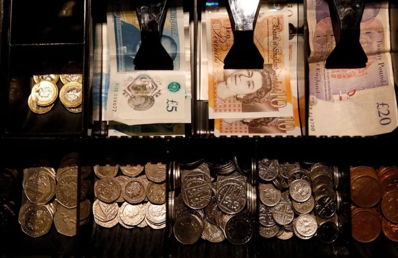 image UK lawmakers warn of risks in huge government bond sales