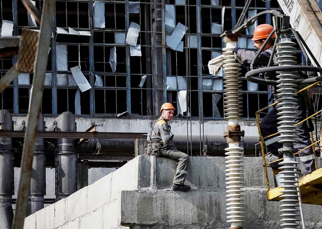 image Ukraine races to fix and shield its power plants after Russian onslaught