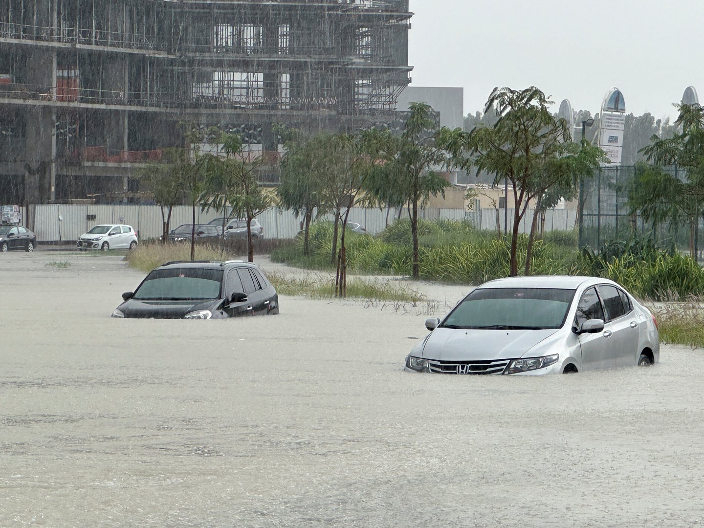image At least one dead after heavy rains set off flash floods in UAE (Update 2 with videos)