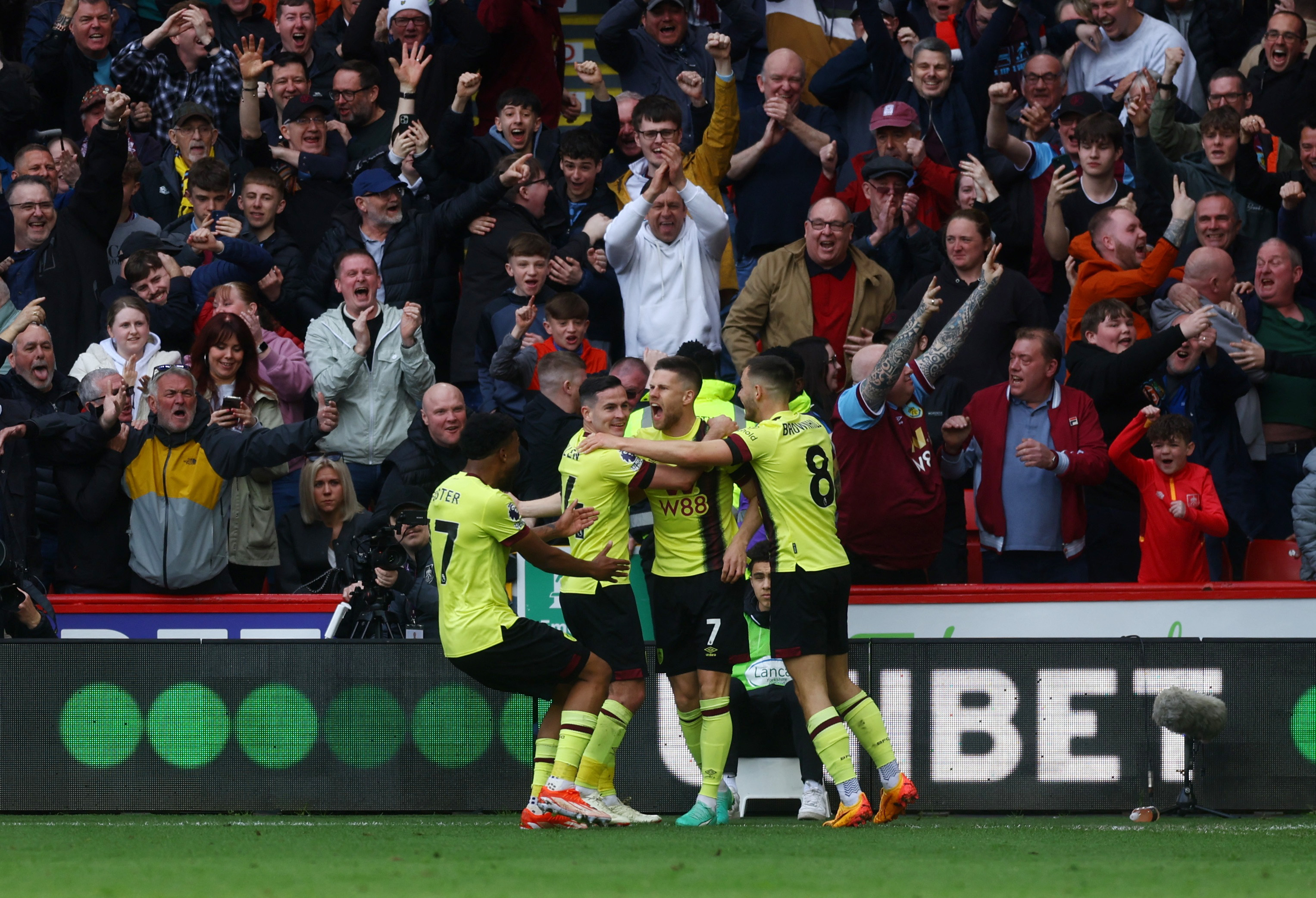 image Burnley raise survival hopes with 4-1 win at bottom side Sheffield United