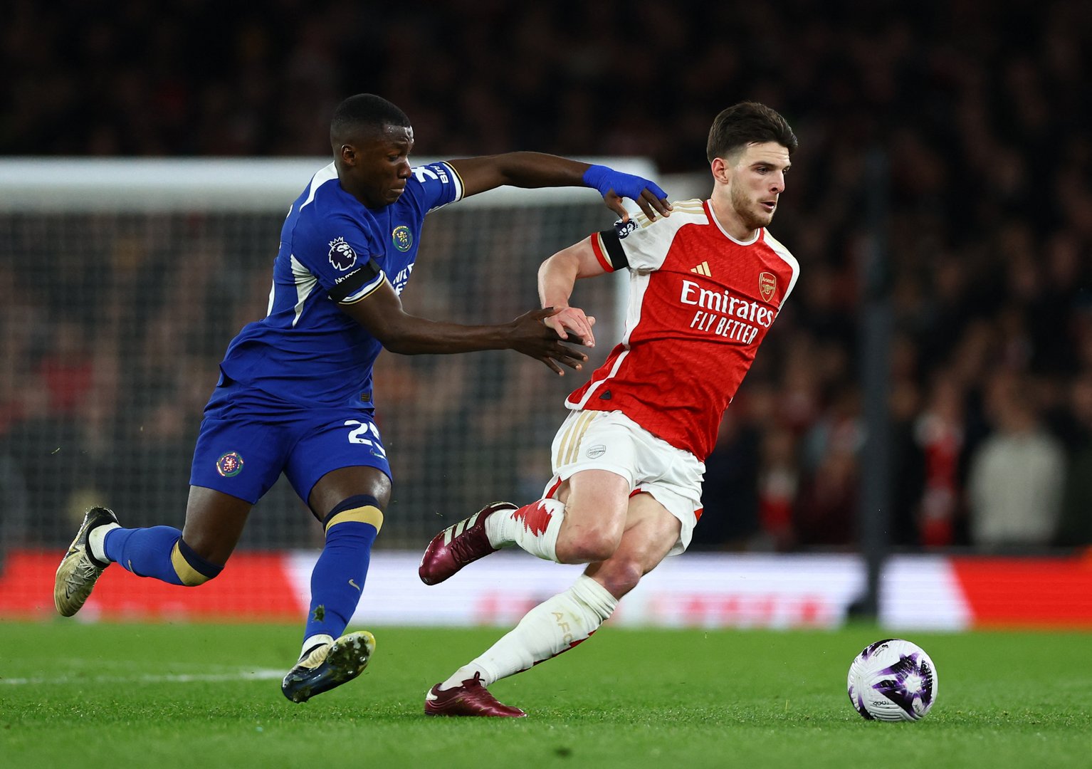 image Arsenal hammer Chelsea to move three points clear at the top