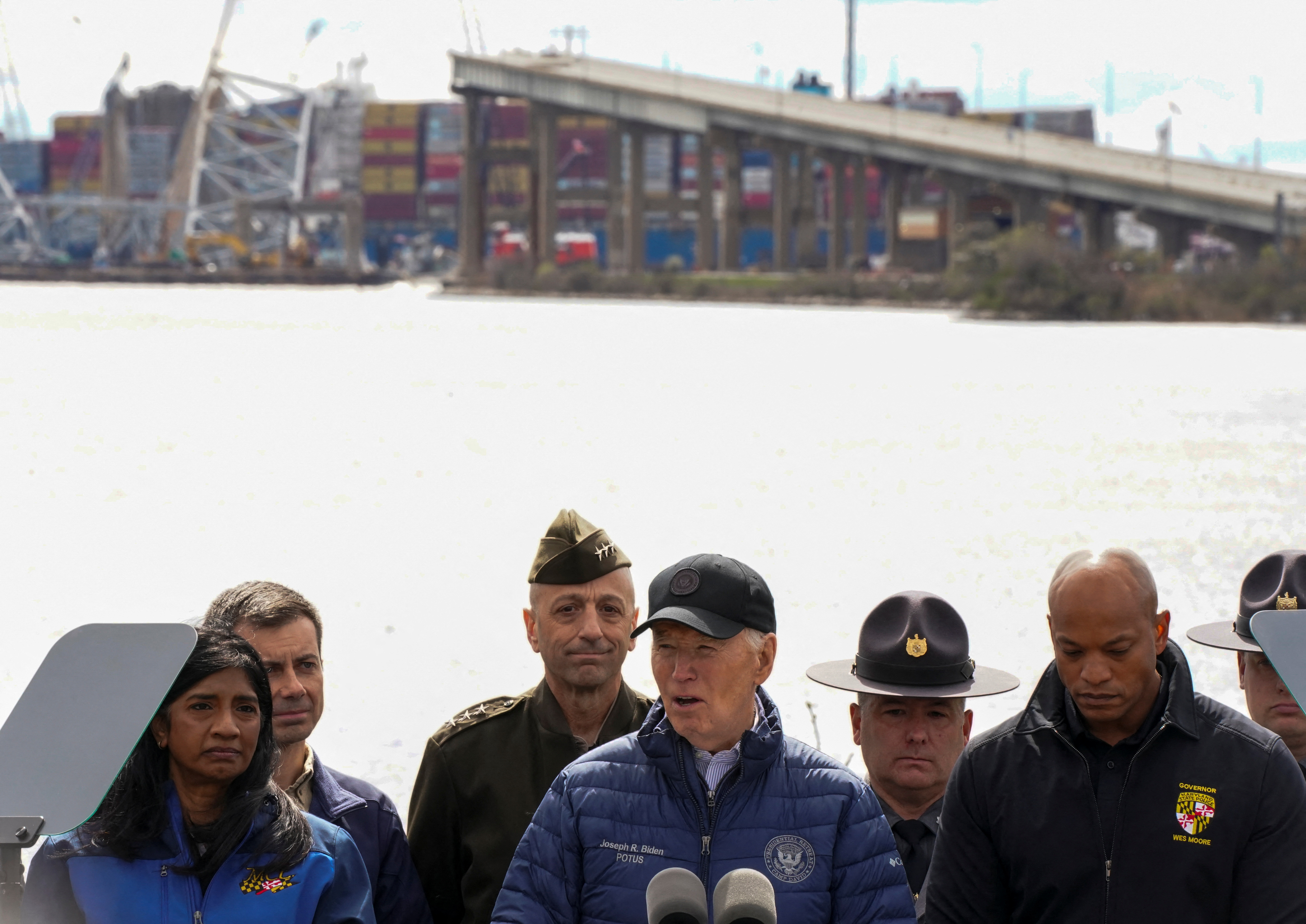 image Biden surveys collapsed Baltimore bridge, pledges help