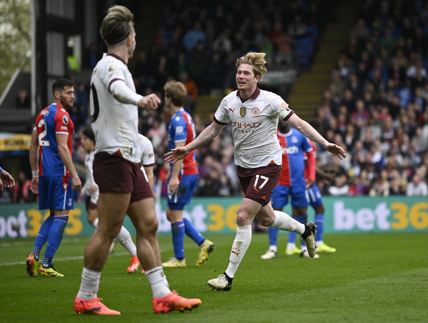 image De Bruyne double leads City to emphatic win at Palace