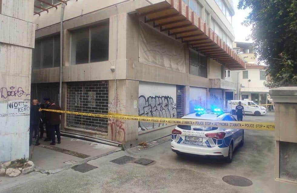 image Man dies after jumping from fifth floor during police raid (Update 3)