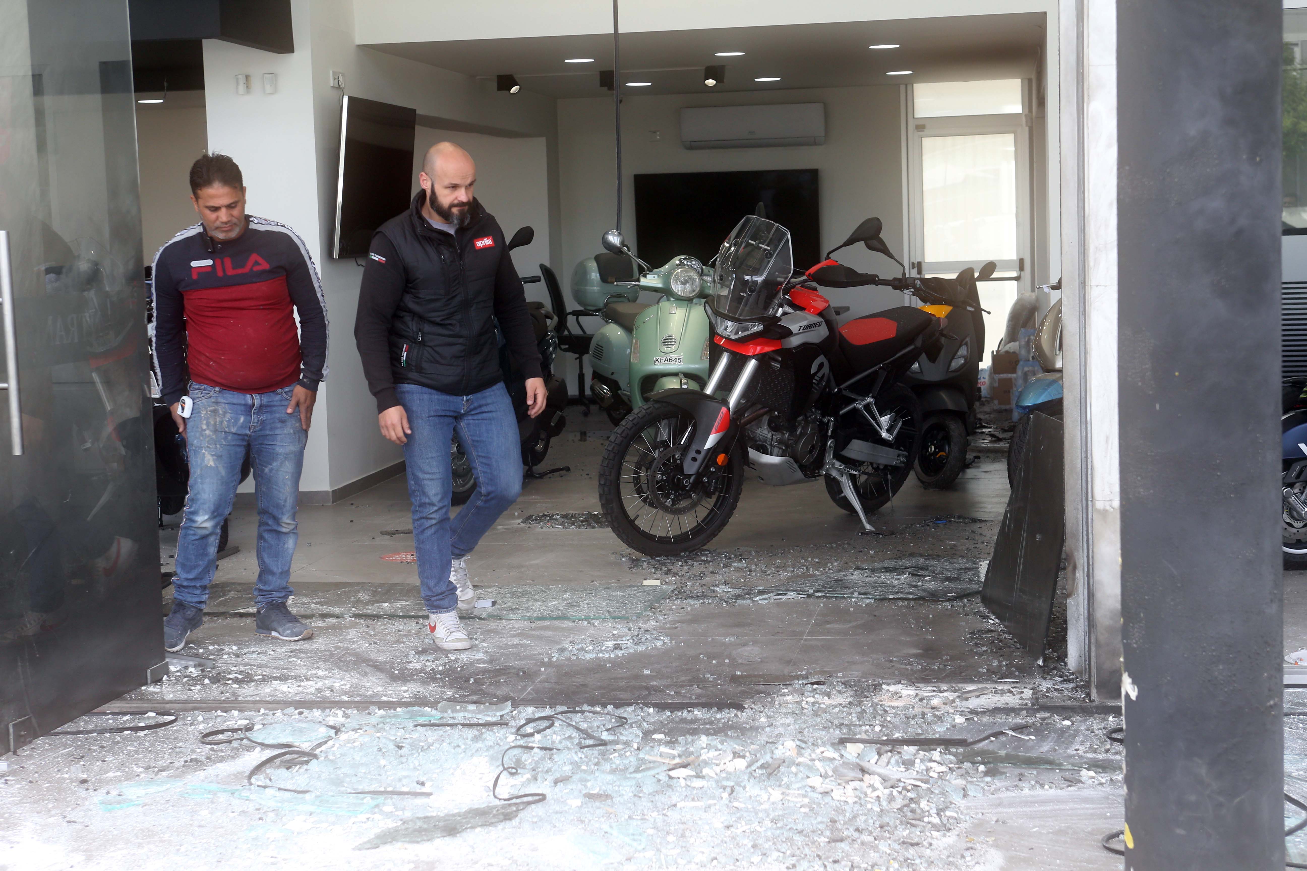 cover Explosion at motorbike shop