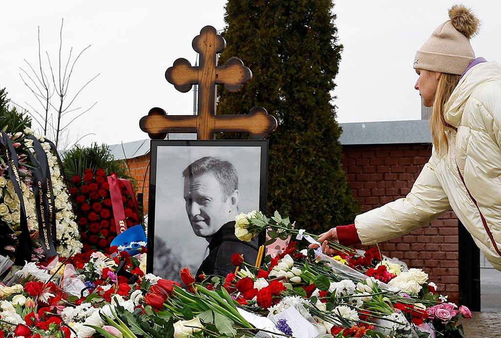 image Russian Orthodox Church suspends priest who prayed at Navalny&#8217;s grave