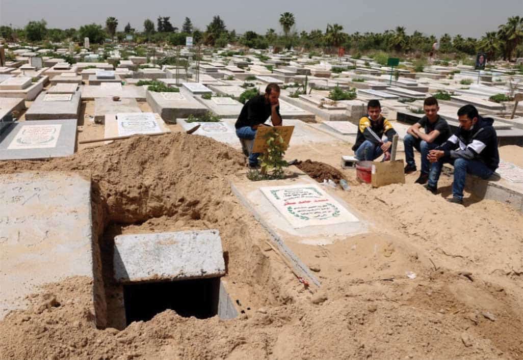 image Chaos of war forces Christians to bury dead in Muslim cemeteries