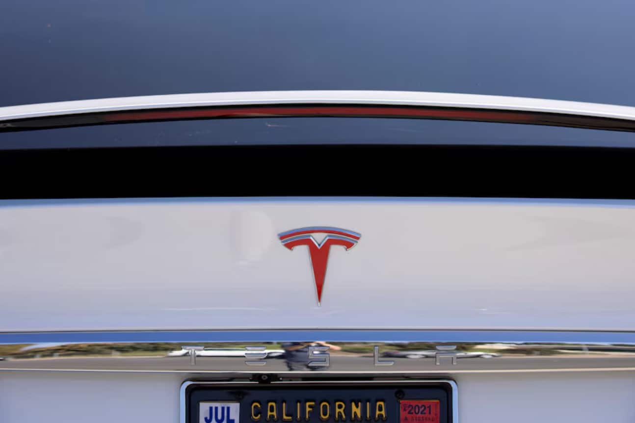 image Tesla shares tumble on price cuts in run-up to earnings