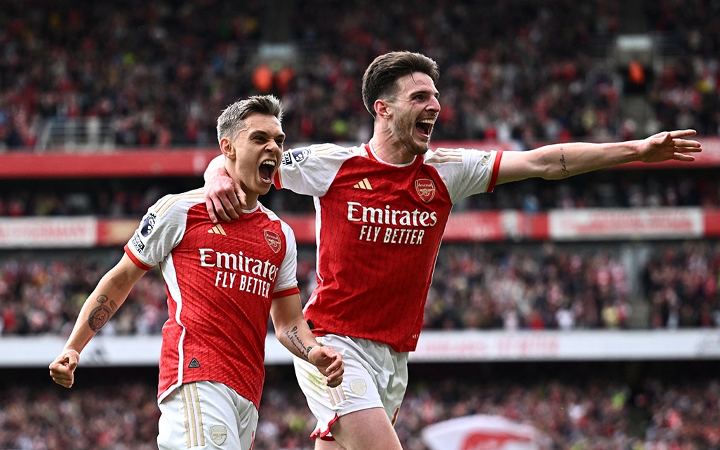 cover Arsenal eye top of table ahead of clash vs. Man United