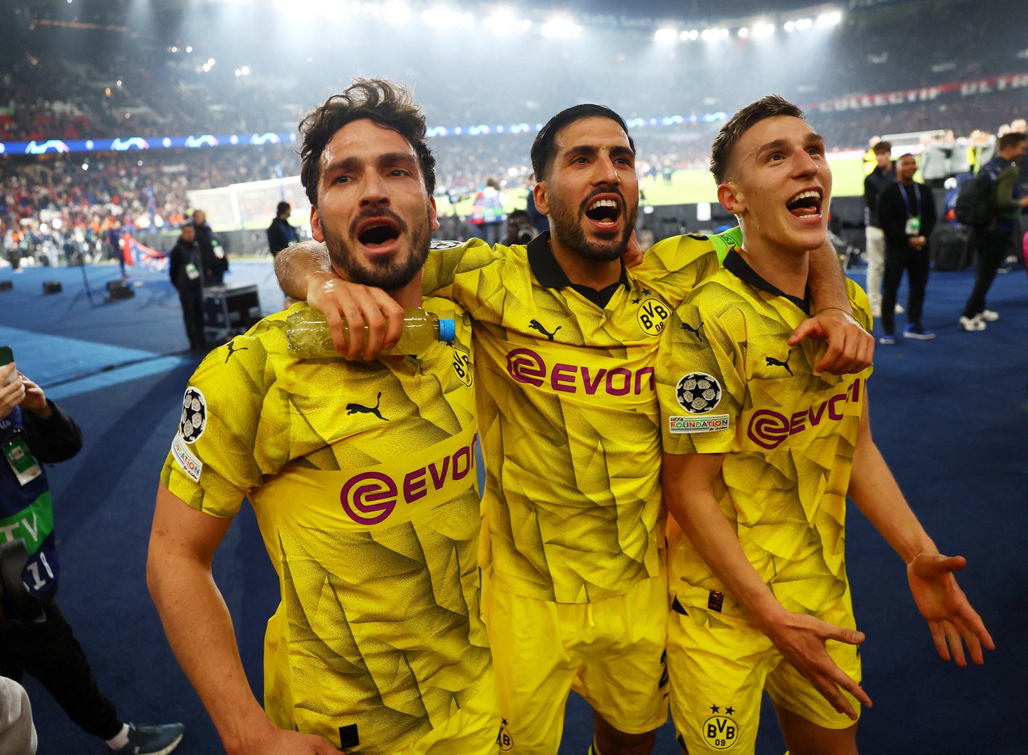 image Hummels on target as composed Dortmund knock PSG out to reach final
