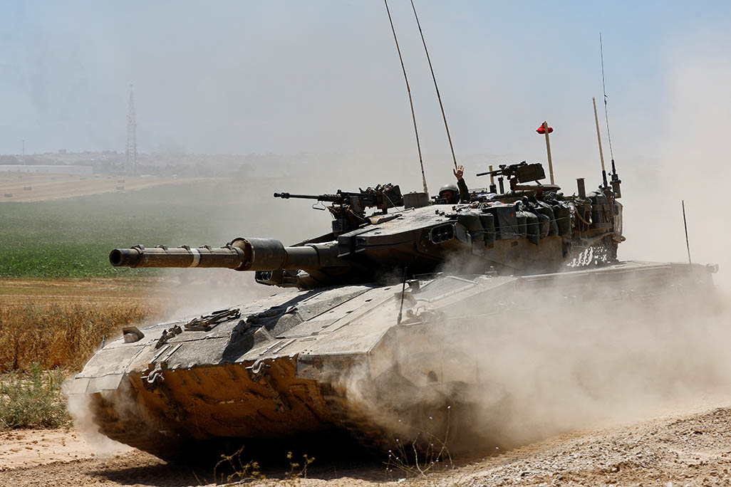 image Israeli tanks hit evacuation zone west of Rafah, 21 dead