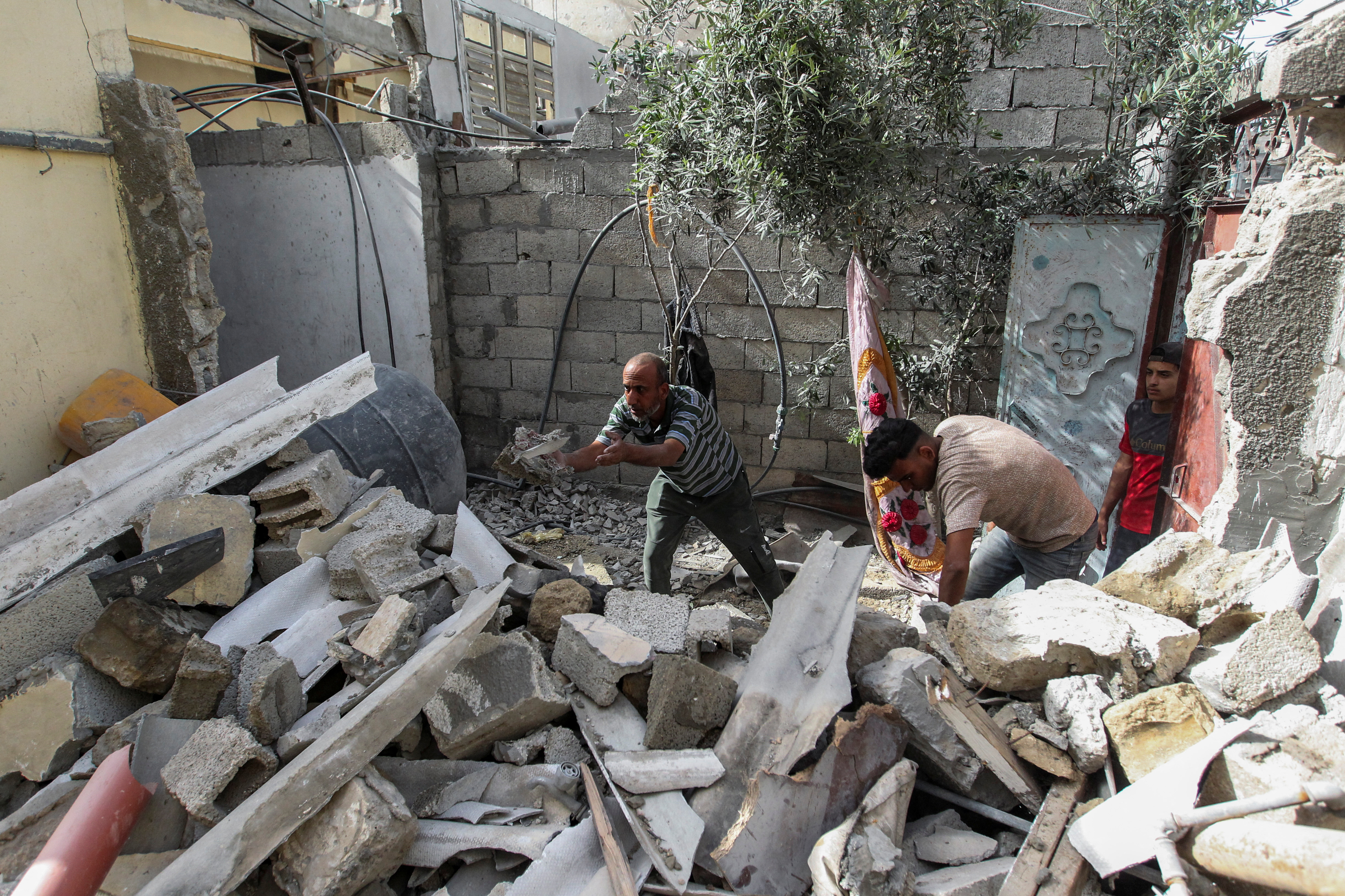 image Israeli forces kill dozens of Palestinians as they push deeper in Gaza&#8217;s north and south
