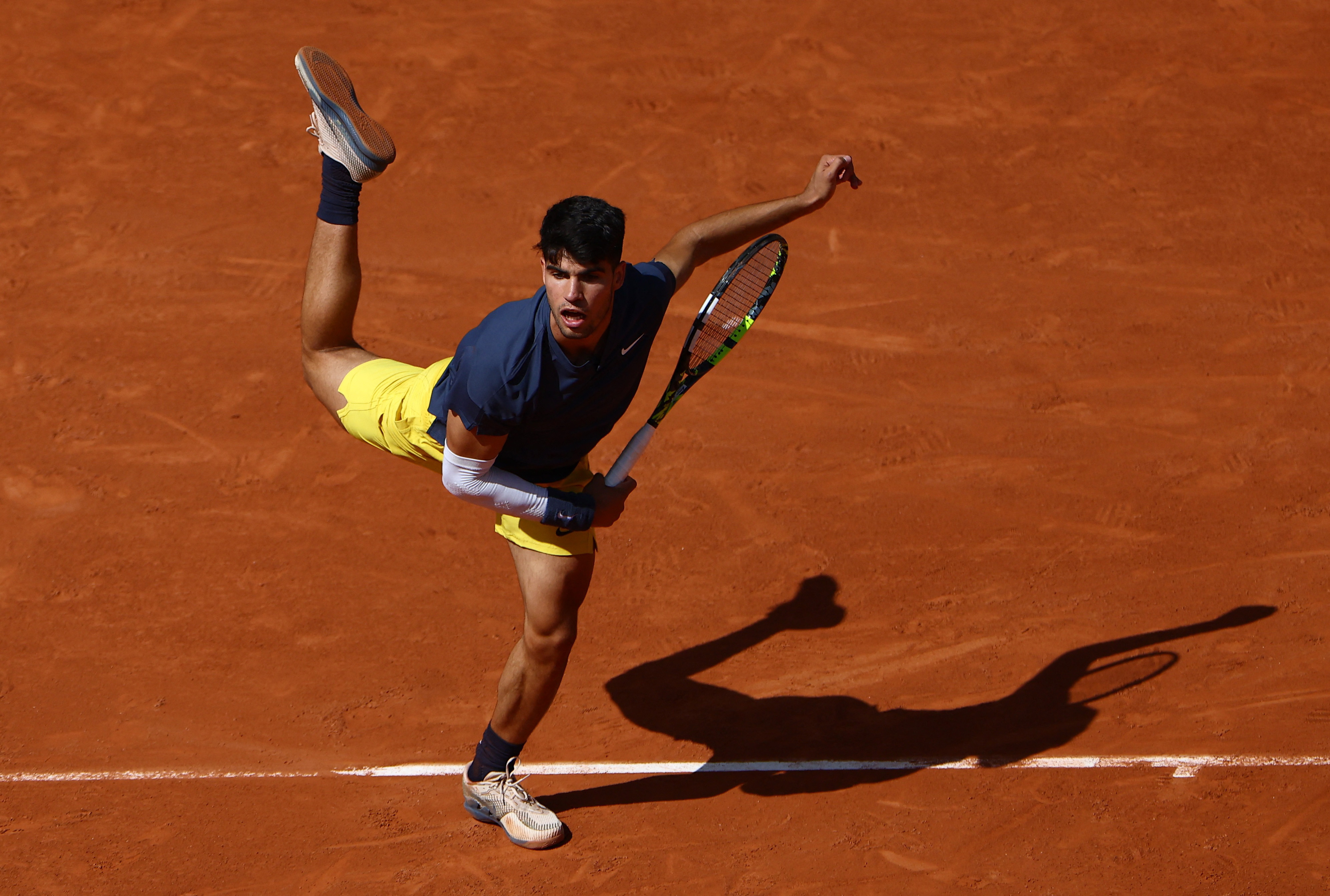 image Alcaraz eases injury fears with dominant Roland Garros display, Osaka battles on
